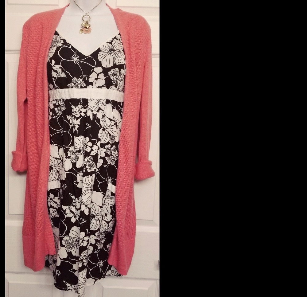All season midi dress with front pockets!